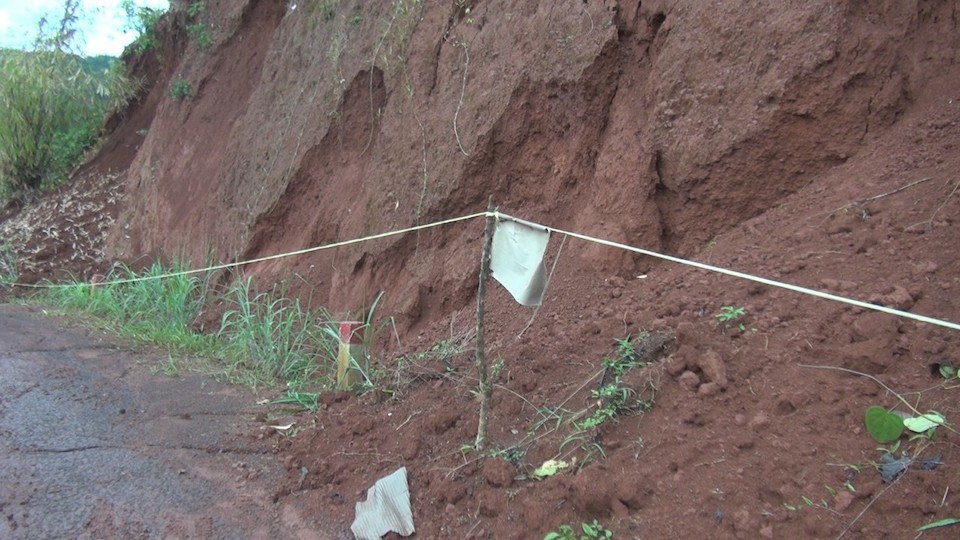 Bình Phước: Hàng trăm hộ dân bị ảnh hưởng do mưa lớn gây sạt lở đất - Ảnh 1