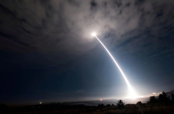 T&ecirc;n lửa&nbsp;Minuteman III c&oacute; khả năng hạt nh&acirc;n do Boeing chế tạo, l&agrave; ch&igrave;a kh&oacute;a quan trọng trong kho vũ kh&iacute; chiến lược của qu&acirc;n đội Mỹ. Ảnh: Reuters