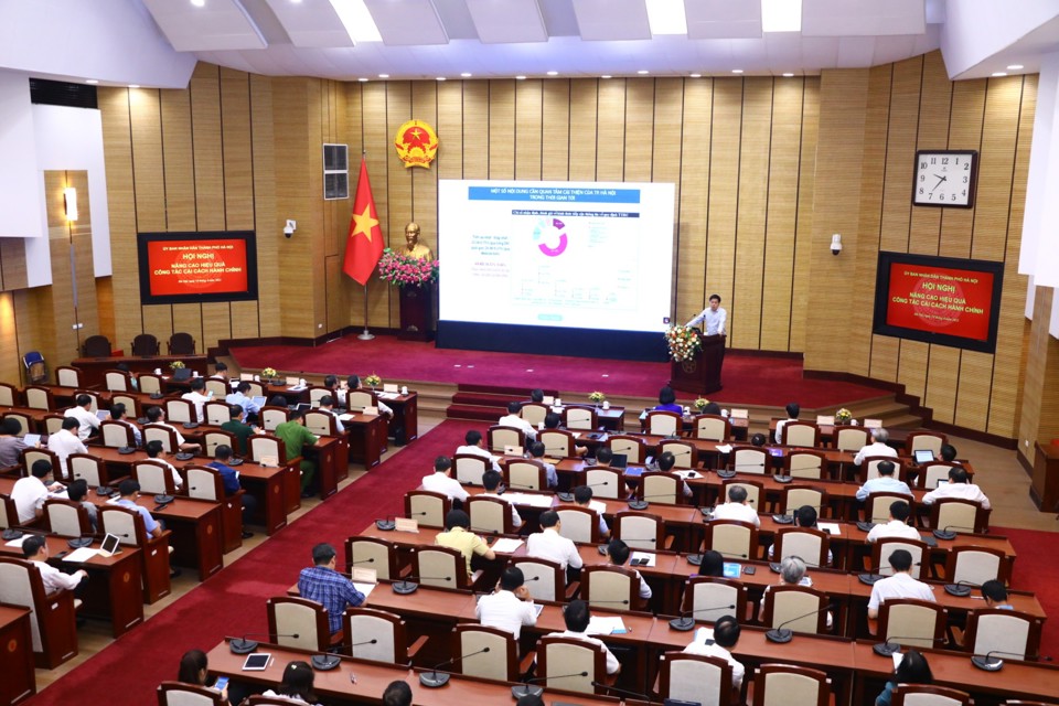 Vụ trưởng Vụ CCHC, Bộ Nội vụ Phạm Minh Hùng khuyến nghị một số giải pháp nâng cao Chỉ số CCHC (PAR-INDEX) và Chỉ số hài lòng của người dân, tổ chức đối với sự phục vụ của cơ quan hành chính nhà nước (SIPAS) năm 2022 của TP Hà Nội.