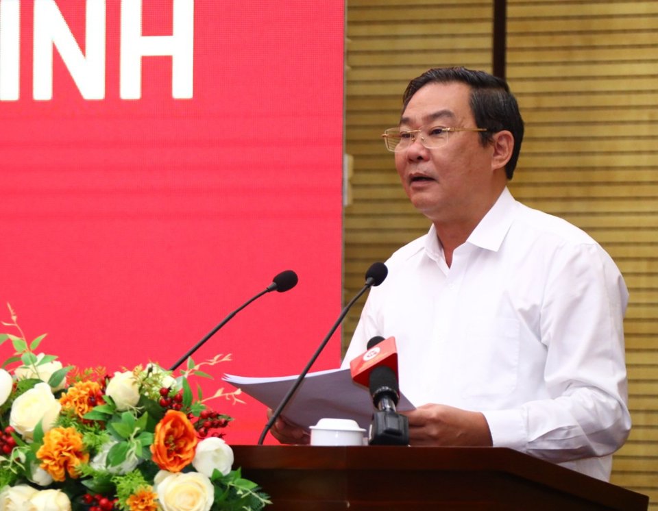 Phó Chủ tịch Thường trực UBND TP Lê Hồng Sơn phát biểu tại hội nghị. 