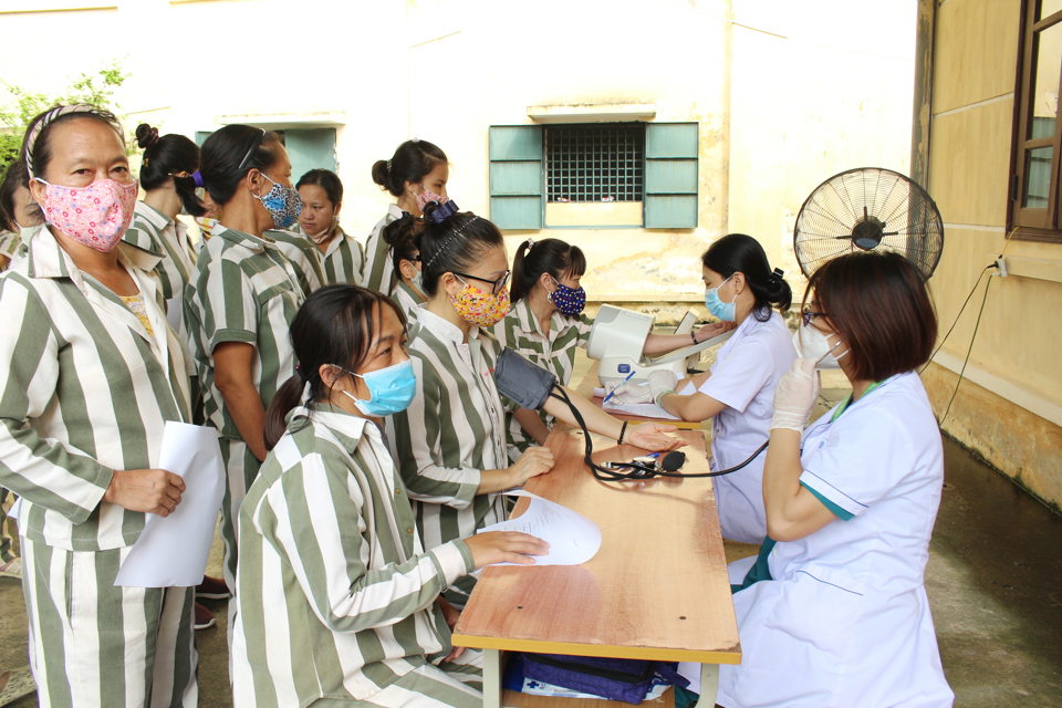 C&aacute;c nữ phạm nh&acirc;n tại Trại giam Thanh Xu&acirc;n được tổ chức thăm kh&aacute;m sức khỏe sinh sản.&nbsp;