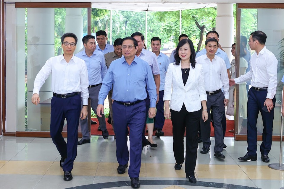 Thủ tướng Phạm Minh Chính và các đại biểu dự Hội nghị trực tuyến. Ảnh: Nhật Bắc
