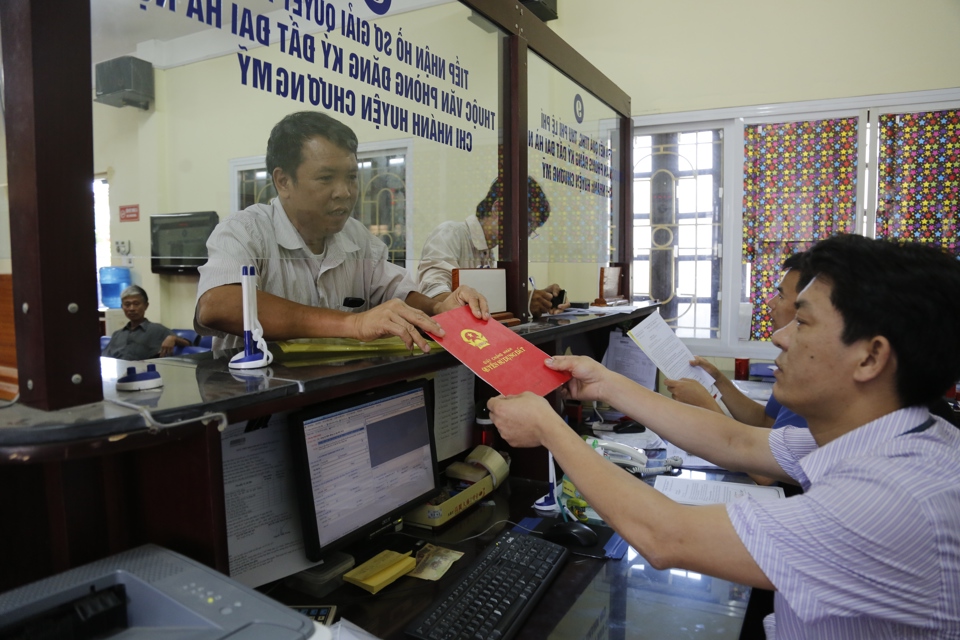 N&acirc;ng cao cải c&aacute;ch thủ tục h&agrave;nh ch&iacute;nh để tạo thuận lợi cho người d&acirc;n. Ảnh: Hải Linh