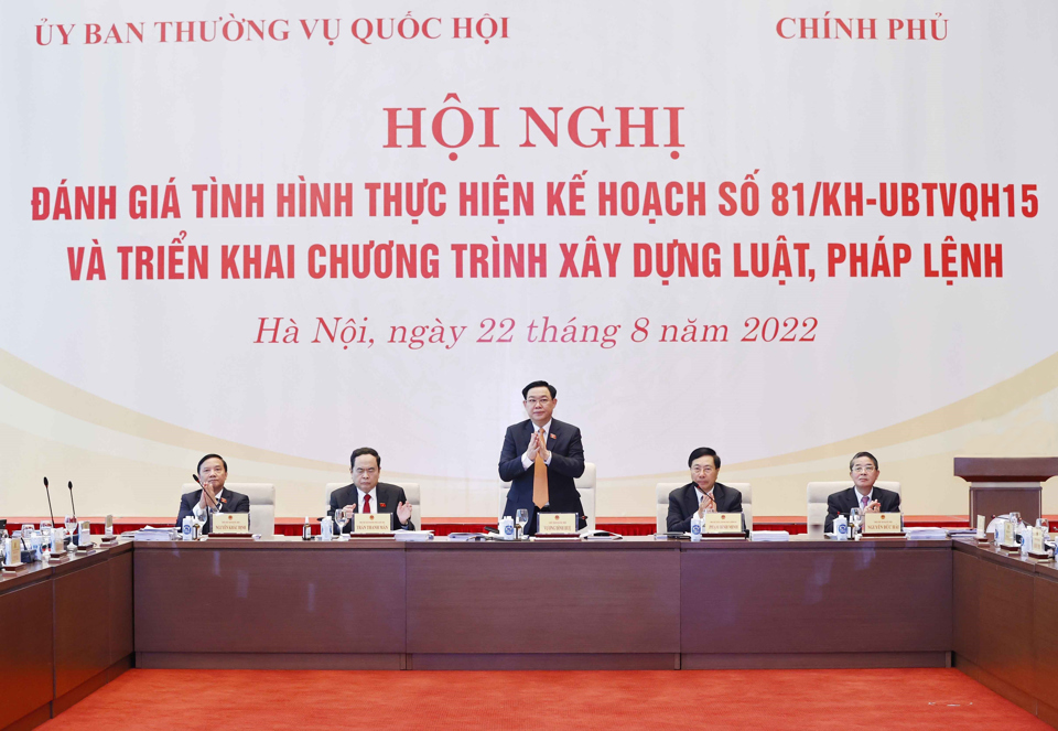 Chủ tịch Quốc hội Vương Đình Huệ chủ trì hội nghị. Ảnh: TTXVN