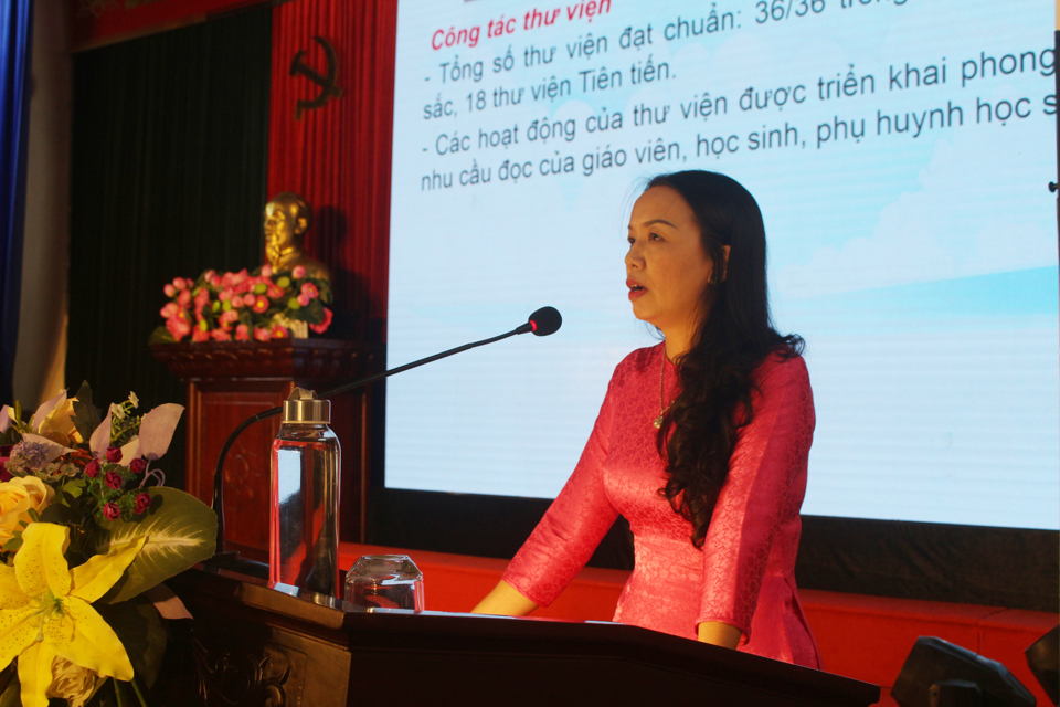 Trưởng ph&ograve;ng GD&amp;ĐT huyện Đan Phượng B&ugrave;i Thị Thu Hằng ph&aacute;t biểu tại hội nghị.