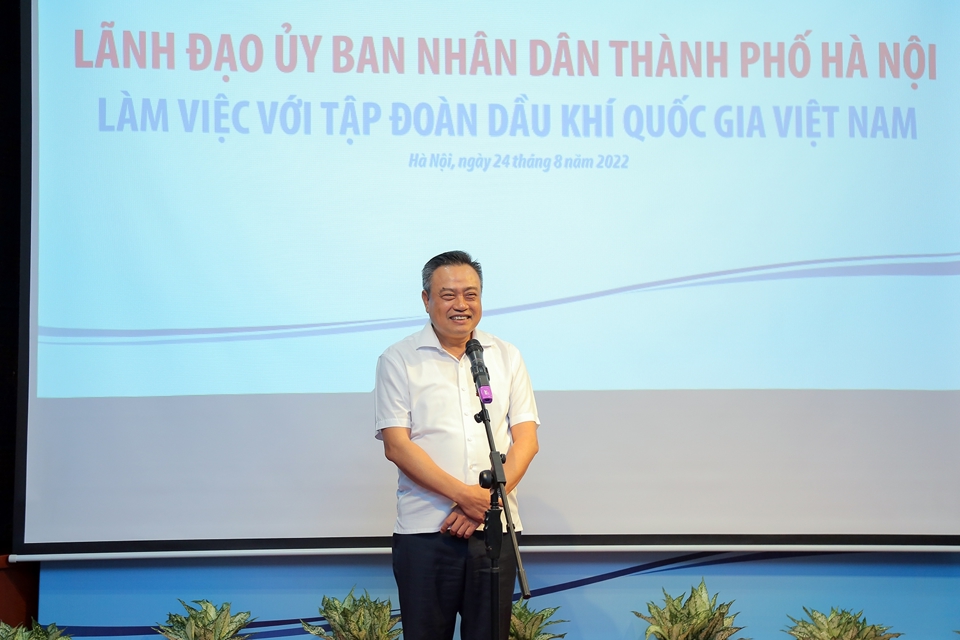Chủ tịch UBND TP H&agrave; Nội Trần Sỹ Thanh ph&aacute;t biểu tại buổi l&agrave;m việc.