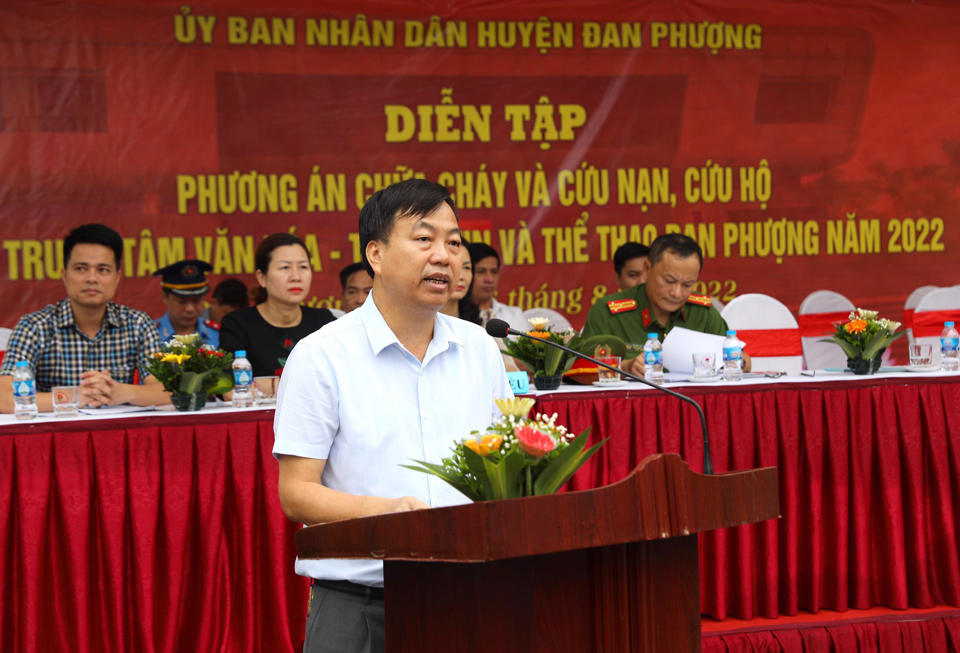 Ph&oacute; Chủ tịch UBND huyện Đan Phượng Nguyễn Thạc H&ugrave;ng ph&aacute;t biểu tại buổi diễn tập.