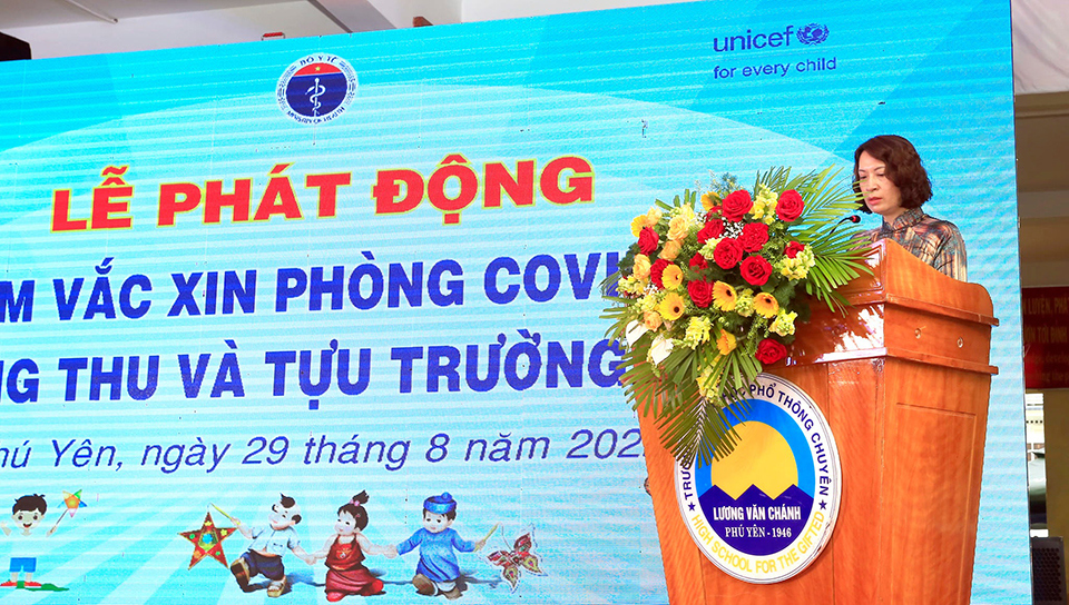 Thứ trưởng Bộ Y tế Nguyễn Thị Li&ecirc;n Hương ph&aacute;t biểu tại lễ ph&aacute;t động.