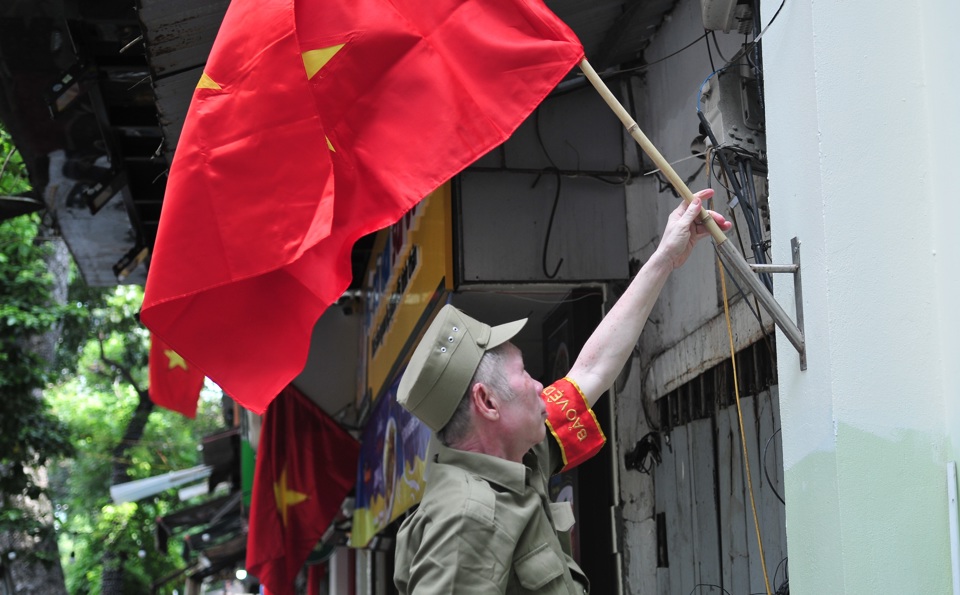 Quận Hoàn Kiếm: Đường phố sạch đẹp, rực rỡ cờ hoa chào mừng Quốc khánh - Ảnh 2