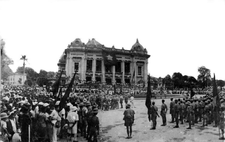 [1945年8月8日の国家権力による一般的な反乱に対応して、これまでで最大の革命でした。写真：VNA文書