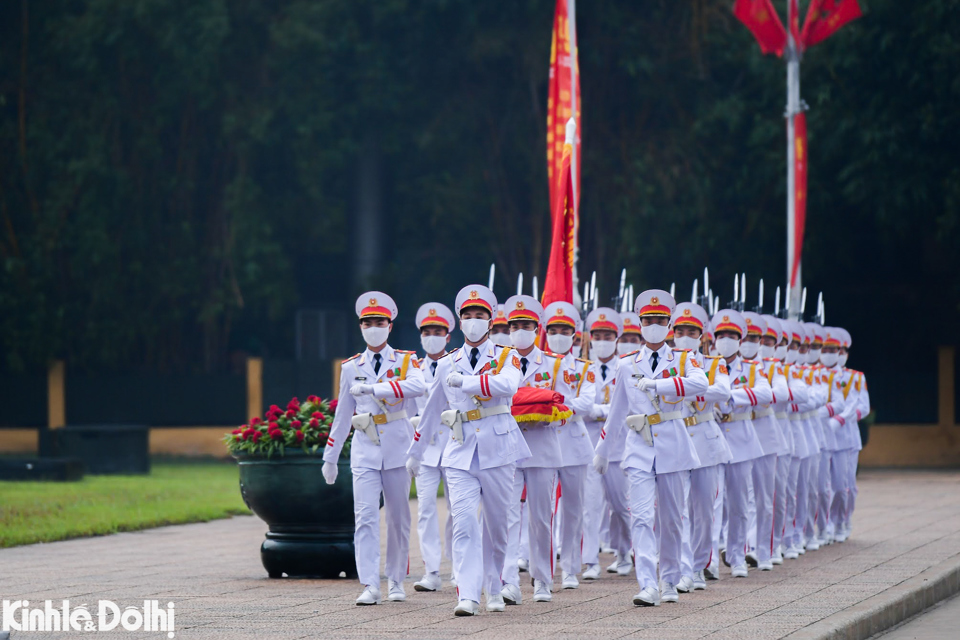 Đội h&igrave;nh thực hiện lễ thượng cờ gồm 34 ti&ecirc;u binh tượng trưng cho 34 chiến sĩ đầu ti&ecirc;n của Đội Việt Nam tuy&ecirc;n truyền giải ph&oacute;ng qu&acirc;n, tiền th&acirc;n của Qu&acirc;n đội Nh&acirc;n d&acirc;n Việt Nam.&nbsp;