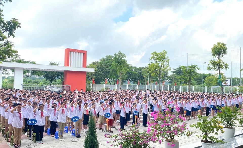 Học sinh trường THCS Lê Quý Đôn, quận Long Biên háo hức đón chào năm học mới