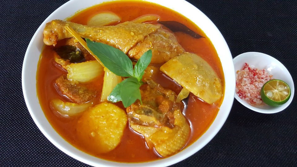 C&agrave; ri vịt Bạc Li&ecirc;u kh&ocirc;ng nước cốt dừa, thường d&ugrave;ng muối ớt để chấm.