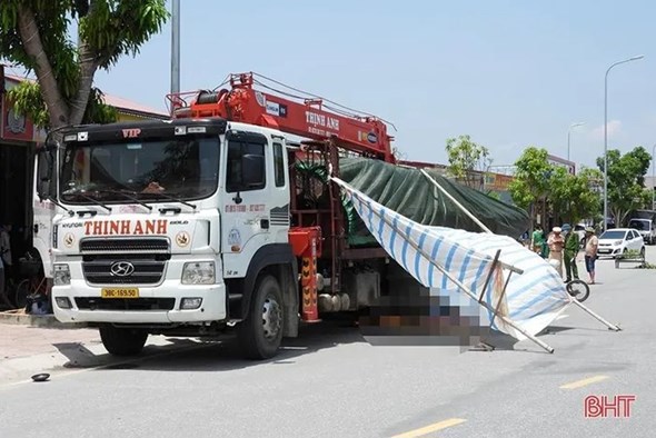 Tai nạn giao thông mới nhất hôm nay (3/9): Ngã xuống đường, một người tử vong - Ảnh 2