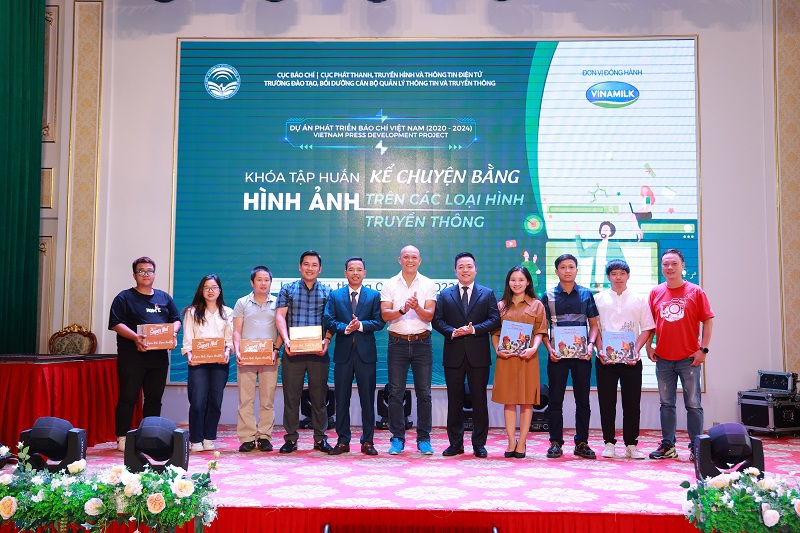 Dự án “Phát triển báo chí Việt Nam” tập huấn và tặng quà tại Lai Châu - Ảnh 1