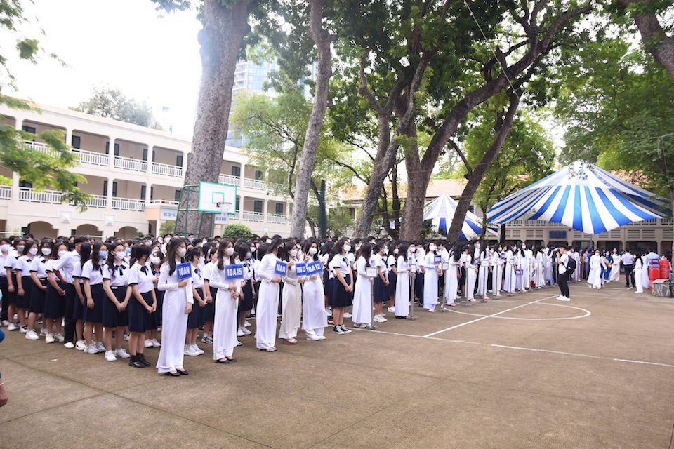 Học sinh trường THPT L&ecirc; Qu&yacute; Đ&ocirc;n, TP Hồ Ch&iacute; Minh trong lễ khai giảng 5/9. Ảnh: T&acirc;n Tiến
