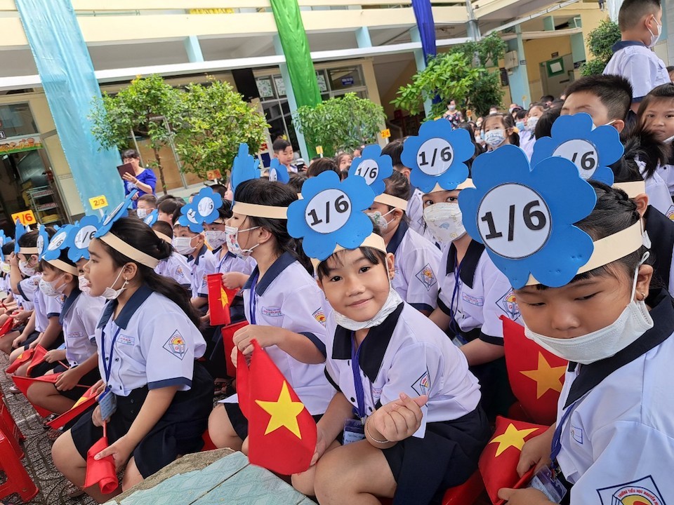 Niềm vui của học sinh lớp 1 Trường Tiểu học Nguyễn Huệ (quận 6, TP Hồ Ch&iacute; Minh) &nbsp;- Ảnh: T&acirc;n Tiến