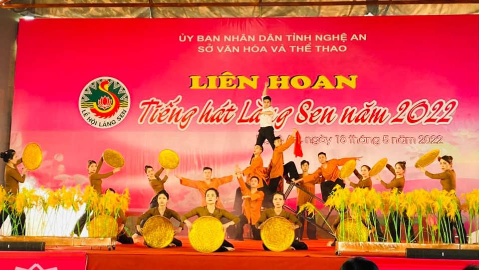 Chương tr&igrave;nh Li&ecirc;n hoan tiếng h&aacute;t l&agrave;ng Sen năm 2022 tại Nghệ An. Ảnh: Duy Anh