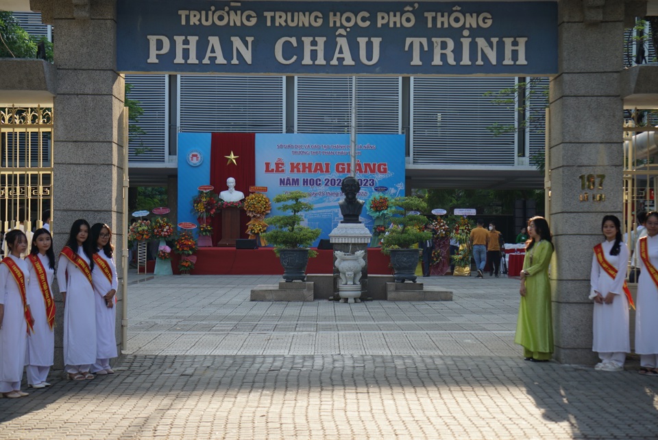Lễ khai giảng tại trường THPT Phan Ch&acirc;u Trinh, Đ&agrave; Nẵng.