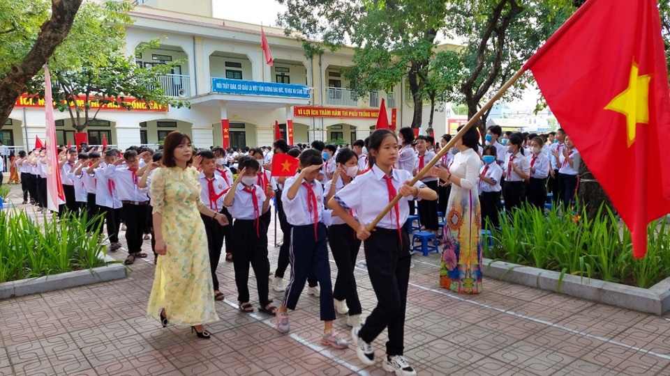 Đ&oacute;n học sinh lớp 6 tại trường THCS Quảng Bị