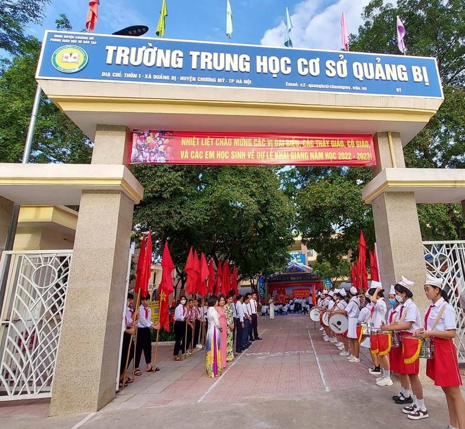 Học sinh trường THCS Quảng Bị chuẩn bị lễ khai giảng năm học 2022 -2023