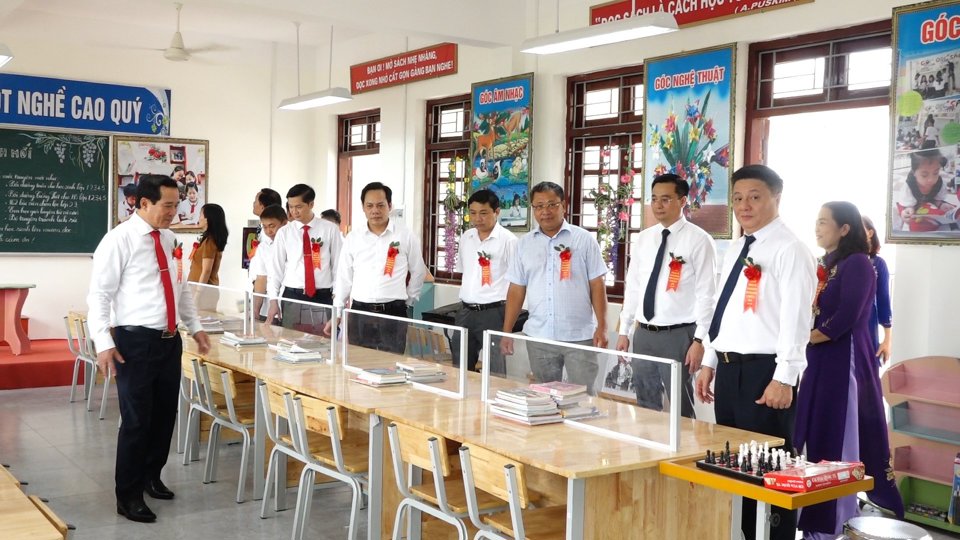 L&atilde;nh đạo huyện Thanh Oai thăm hệ thống cơ sở vật chất trường Tiểu học T&acirc;n Ước