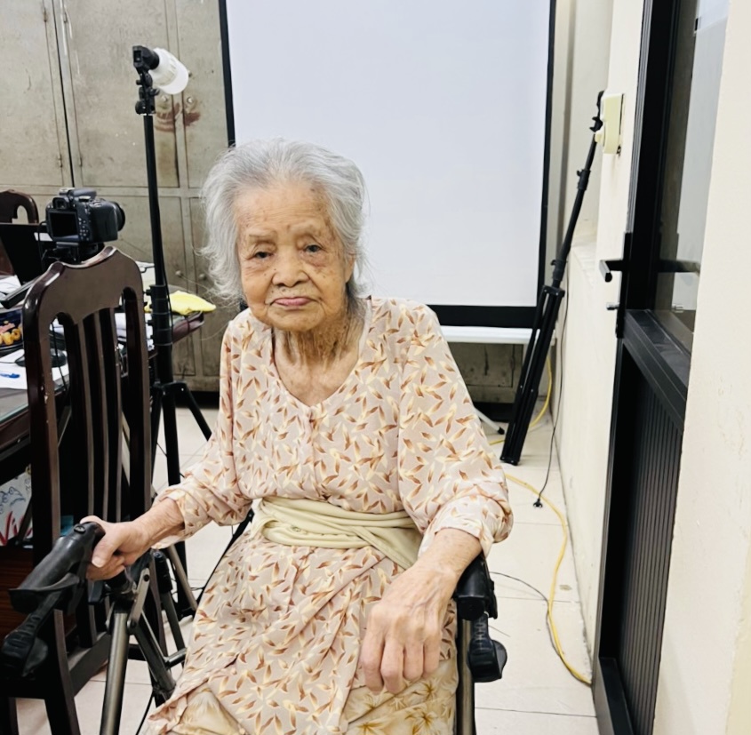 Cụ Chu Thị Ty (103 tuổi, tr&uacute; tại nh&agrave; G6 Thanh Xu&acirc;n Nam) đ&atilde; được cơ quan c&ocirc;ng an cấp&nbsp;CCCD gắn ch&iacute;p tại nh&agrave;
