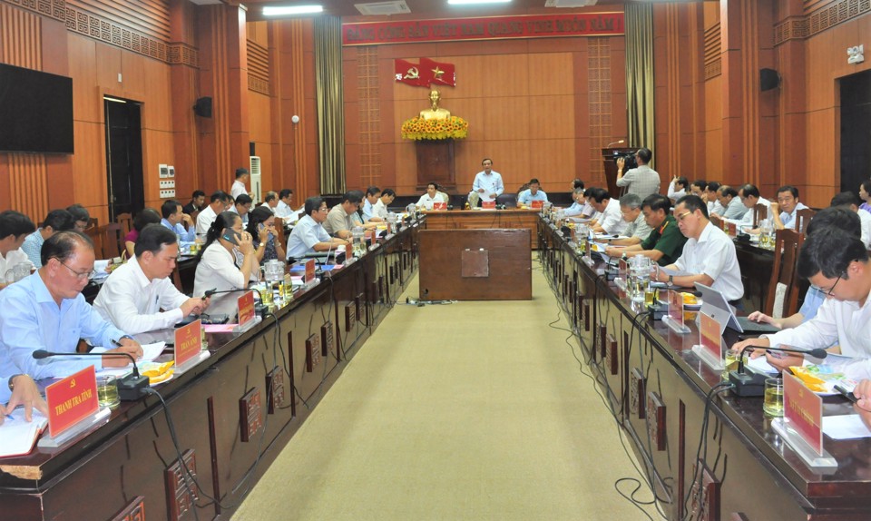 B&iacute; thư Tỉnh ủy Quảng Nam Phan Việt Cường ph&aacute;t biểu tại hội nghị.