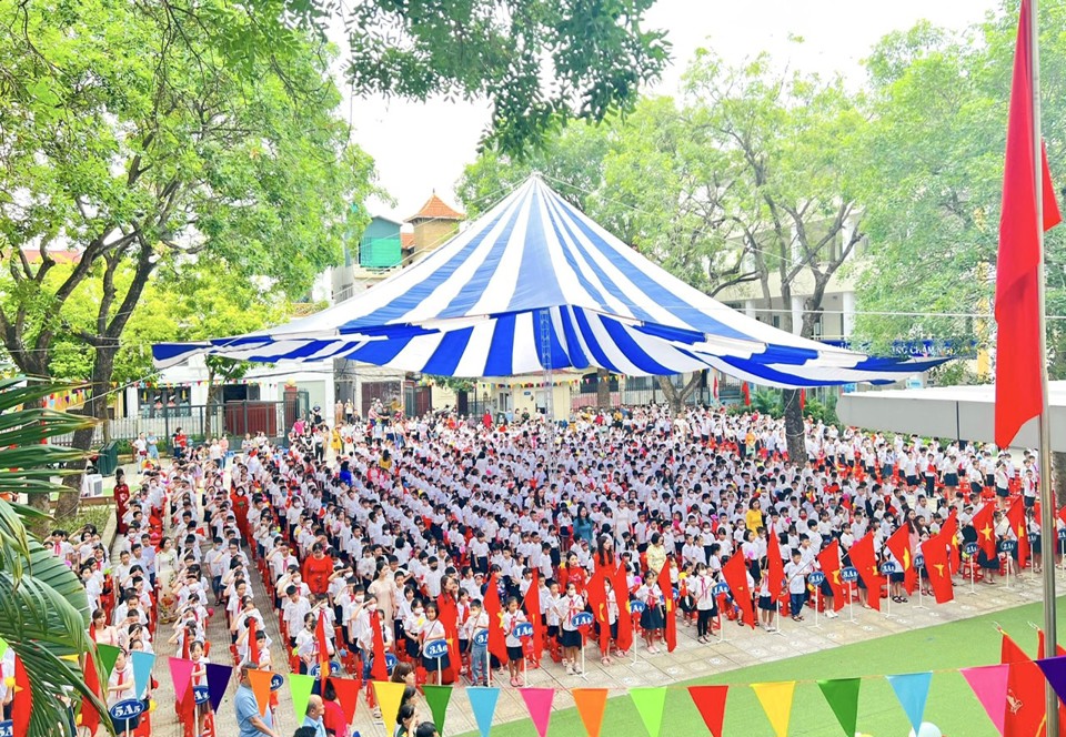 Hơn 1.200 học sinh trường Vũ Xu&acirc;n Thiều trong niềm vui ng&agrave;y khai giảng năm học mới