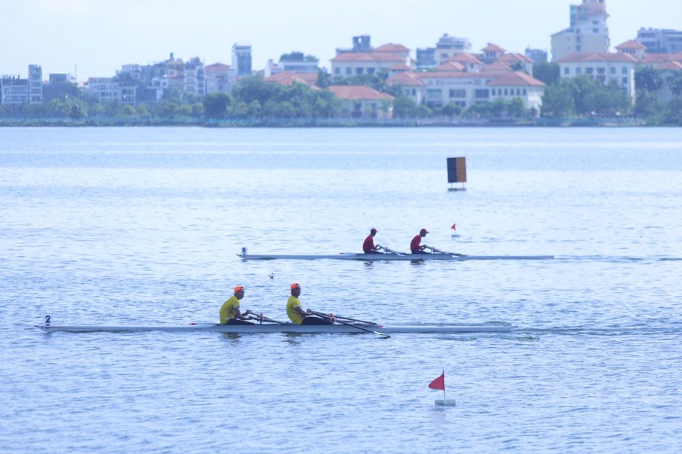 Đua thuyền rowing và canoeing vô địch trẻ quốc gia năm 2022 tại Hà Nội. Ảnh: Hoàng Quân