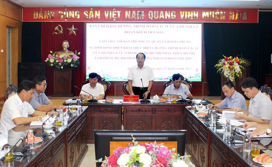 Trưởng ban Dân vận Thành ủy Hà Nội Nguyễn Doãn Toản chủ trì kiểm tra việc thực hiện Chương trình 03/CTr-TU tại quận Hai Bà Trưng. Ảnh: Thùy Linh