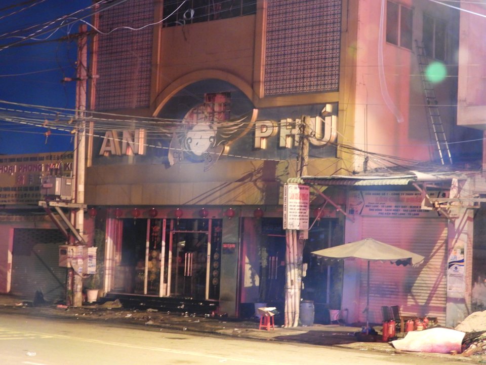 Karaoke An Ph&uacute;, TP Thuận An, tỉnh B&igrave;nh Dương - Nơi xảy ra vụ hỏa hoạn khiến 33 người tử vong. Ảnh: L&acirc;m Thiện.
