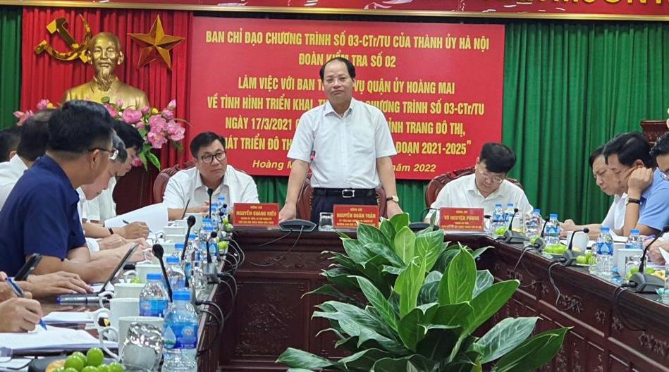 Trưởng Ban D&acirc;n vận Th&agrave;nh ủy Nguyễn Do&atilde;n Toản ph&aacute;t biểu tại cuộc l&agrave;m việc.
