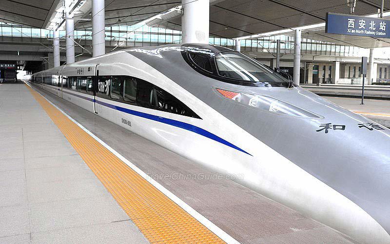Đến nay 75% th&agrave;nh phố của Trung Quốc với d&acirc;n số 500.000 người đ&atilde; được kết nối bằng hệ thống đường sắt tốc độ cao. Ảnh CNN