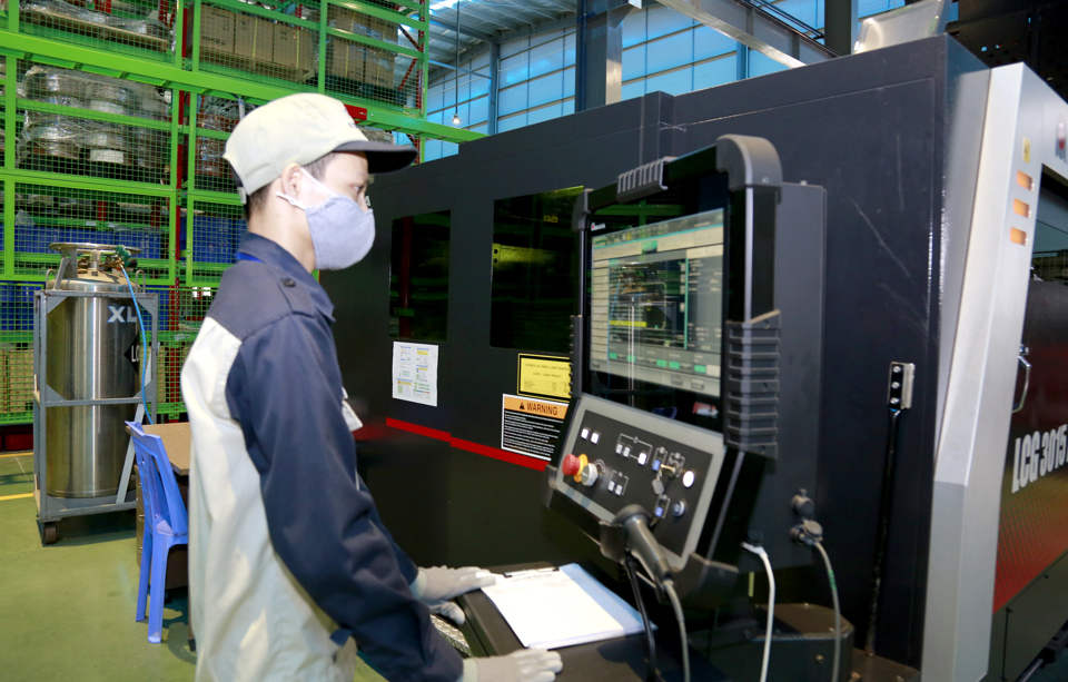 Áp dụng khoa học công nghệ vào sản xuất tại Nhà máy điện Á Châu. Ảnh: Hải Linh