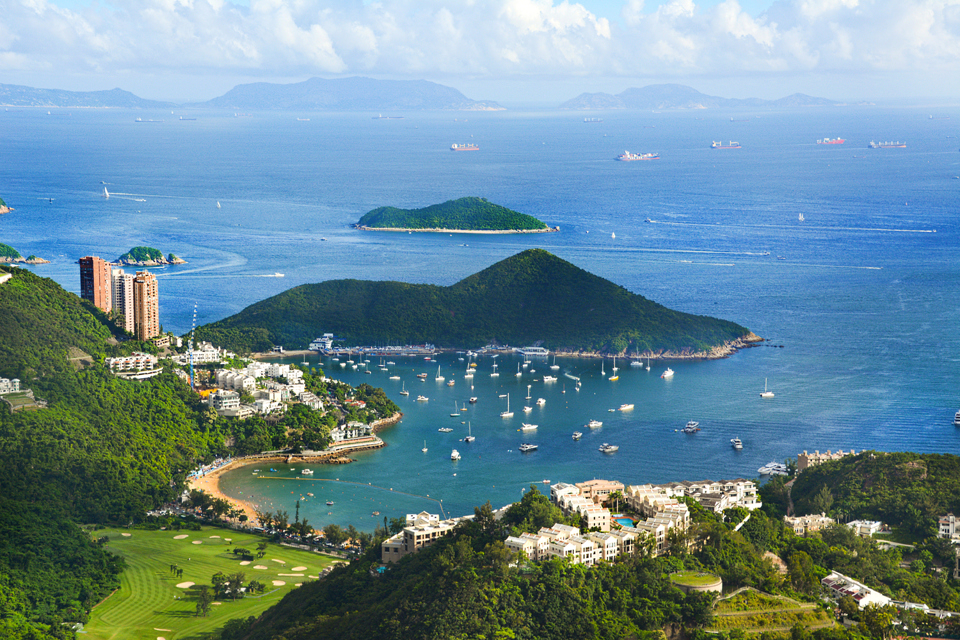 &nbsp;Ốc đảo xanh tại Deep Water Bay, nơi quy tụ giới si&ecirc;u gi&agrave;u Hong Kong. Ảnh: Istock