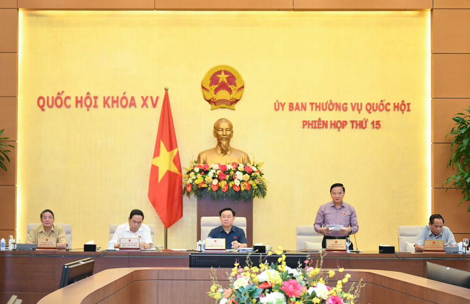 Ph&oacute; Chủ tịch Quốc hội Nguyễn Khắc Định điều h&agrave;nh nội dung thảo luận. Ảnh: Quochoi.vn