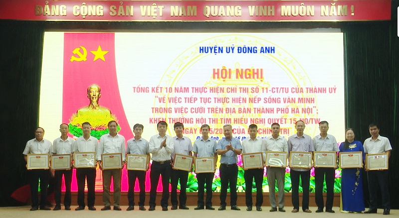 Những c&aacute; nh&acirc;n, tập thể c&oacute; th&agrave;nh t&iacute;ch xuất sắc trong phong tr&agrave;o thi đua được biểu dương, khen thưởng.