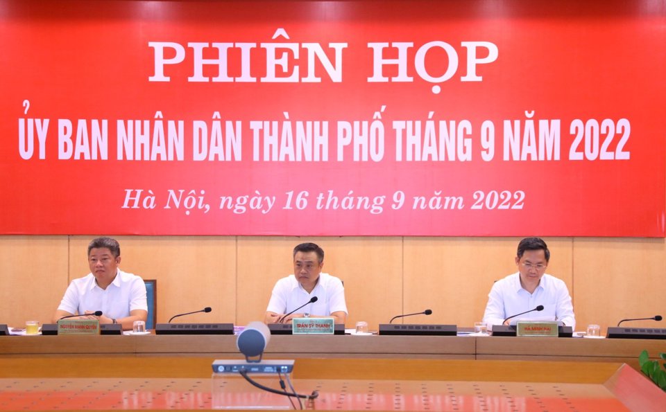 Chủ tịch UBND TP H&agrave; Nội Trần Sỹ Thanh chủ tr&igrave; phi&ecirc;n họp.&nbsp;