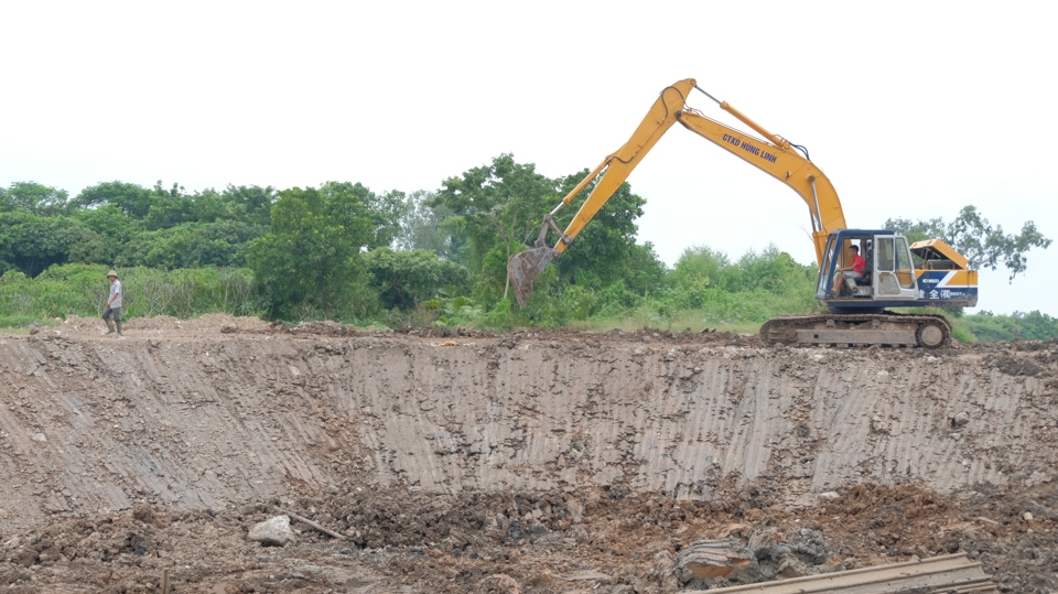 Cống Xu&acirc;n Thụy v&agrave; khu vực cửa ra s&ocirc;ng Cầu B&acirc;y đổ v&agrave;o hệ thống thuỷ lợi Bắc Hưng Hải l&agrave; cụm c&ocirc;ng tr&igrave;nh đầu mối quan trọng bậc nhất của dự &aacute;n, thuộc g&oacute;i thầu số 10, do C&ocirc;ng ty CP tư vấn đầu tư x&acirc;y dựng H&ugrave;ng Linh thực hiện.