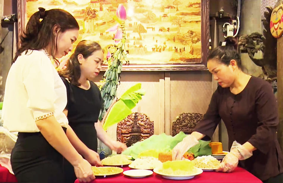 Cơ sở nấu xôi của gia đình chị Nguyễn Thị Nhung phường Phú Thượng, quận Tây Hồ. Ảnh: Trần Thảo