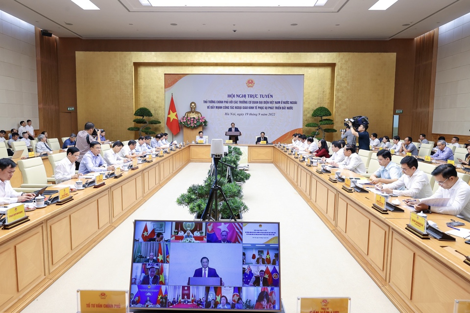 Hội nghị được kết nối trực tuyến tới c&aacute;c cơ quan đại diện Việt Nam ở nước ngo&agrave;i - Ảnh: VGP/Nhật Bắc