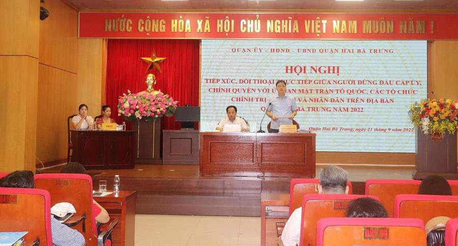 Ph&oacute; B&iacute; thư Quận ủy, Chủ tịch UBND quận Hai B&agrave; Trưng Nguyễn Quang Trung trực tiếp trả lời một số &yacute; kiến trực tiếp của người d&acirc;n tại Hội nghị
