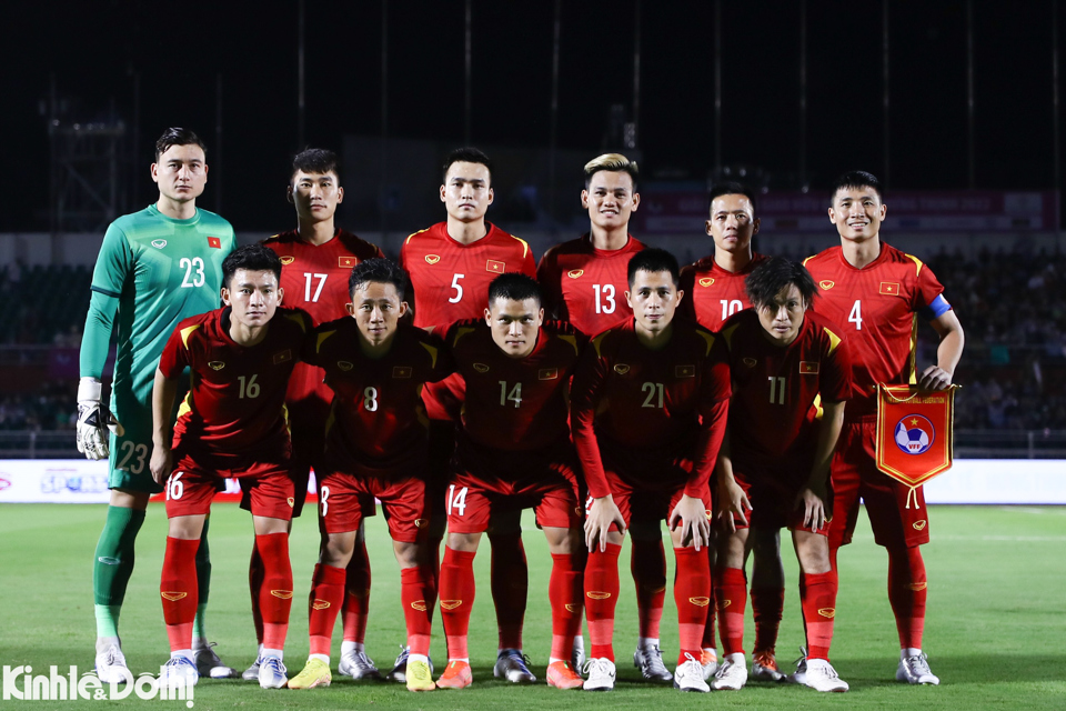Nằm trong kế hoạch chuẩn bị cho AFF Cup 2022, ĐT Việt Nam tham dự Giải giao hữu quốc tế tại TP Hồ Ch&iacute; Minh. Trận đấu đầu ti&ecirc;n, thầy tr&ograve; HLV Park Hang-seo đối đầu với ĐT Singapore. Ảnh: Như Đạt.