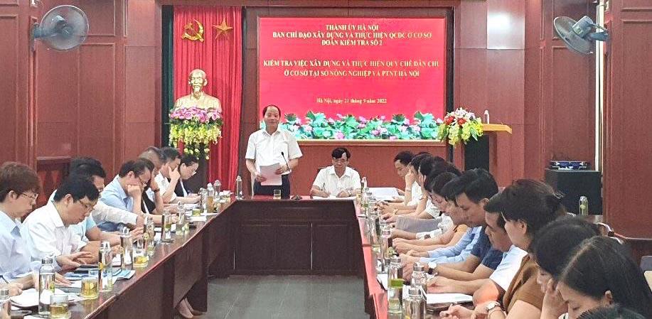 Trưởng ban D&acirc;n vận Th&agrave;nh ủy Nguyễn Do&atilde;n Toản ph&aacute;t biểu tại cuộc kiểm tra.
