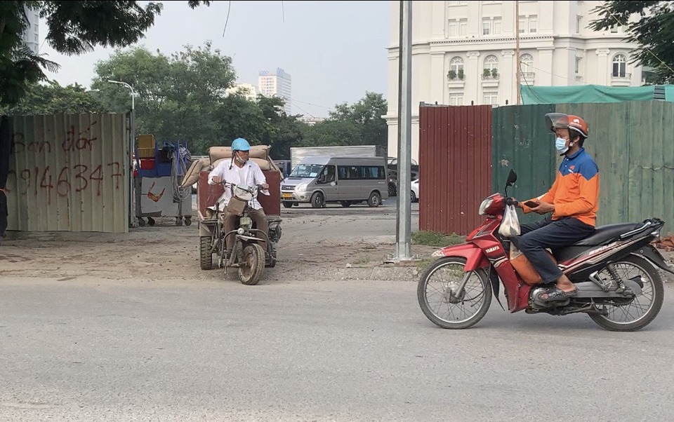 Kh&ocirc;ng chỉ tổ chức tr&ocirc;ng giữ phương tiện sai quy định, đ&acirc;y c&ograve;n l&agrave; điểm tập kết kinh doanh vật liệu x&acirc;y dựng.