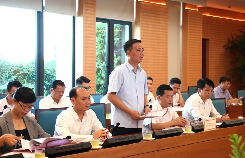 Chủ tịch UBND huyện Đ&ocirc;ng Anh Nguyễn Xu&acirc;n Linh n&ecirc;u nhiều kiến nghị với Chủ tịch UBND TP H&agrave; Nội.&nbsp;
