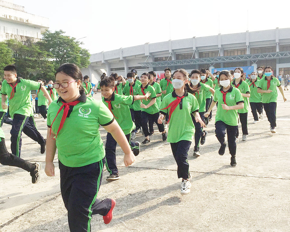 Để hướng ứng giải chạy B&aacute;o H&agrave;nộimới v&igrave; h&ograve;a b&igrave;nh, quận đ&atilde; ph&aacute;t động đến to&agrave;n thể c&aacute;c đơn vị tr&ecirc;n địa b&agrave;n quận Bắc Từ Li&ecirc;m với tr&ecirc;n 10.000 người tham gia chạy hưởng ứng v&agrave; được kiểm tra đạt ti&ecirc;u chuẩn chạy.&nbsp;