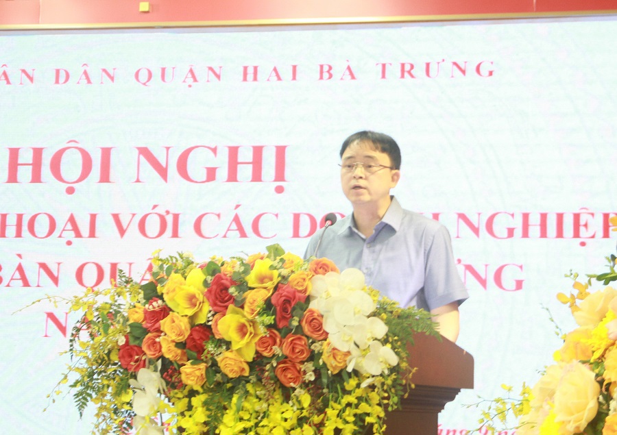 Chủ tịch UBND quận Hai B&agrave; Trưng Nguyễn Quang Trung ph&aacute;t biểu tại ''Hội nghị Gặp mặt, đối thoại với c&aacute;c doanh nghiệp tr&ecirc;n địa b&agrave;n quận Hai B&agrave; Trưng năm 2022''