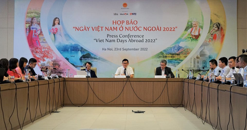 Quang cảnh họp b&aacute;o s&aacute;ng 23/9.&nbsp;